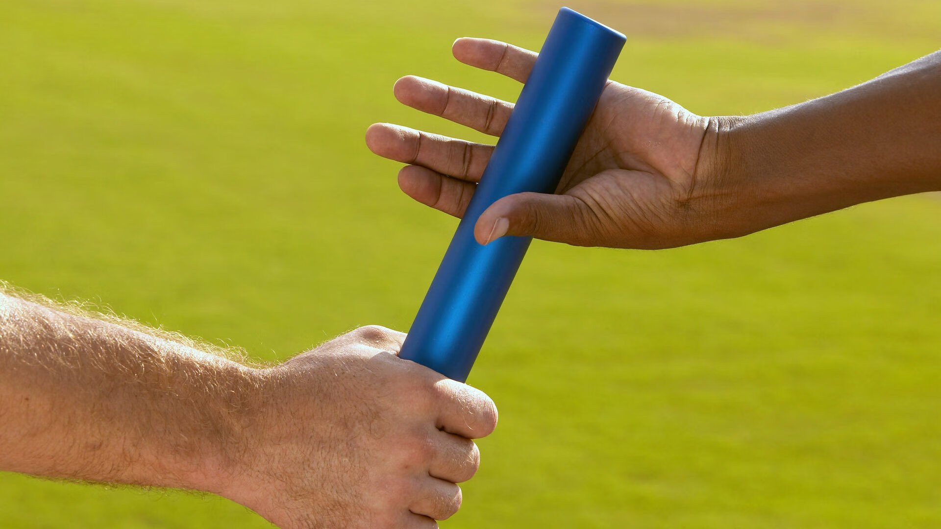 Kysports-摩托车大奖赛：速度与激情的完美结合，摩托车比赛视频 震撼全场跑车